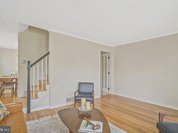 5th image of 855 N Burlington St