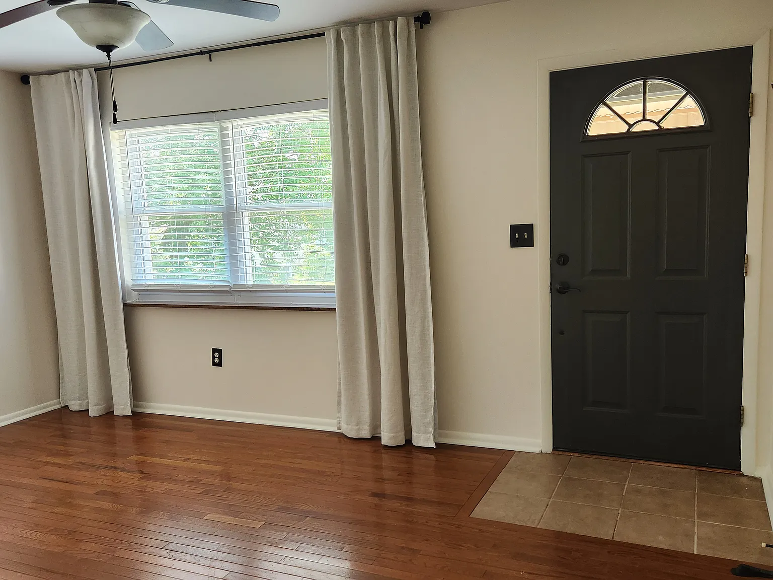 2 bed, 768 sqft, $1,900 — Photo 2