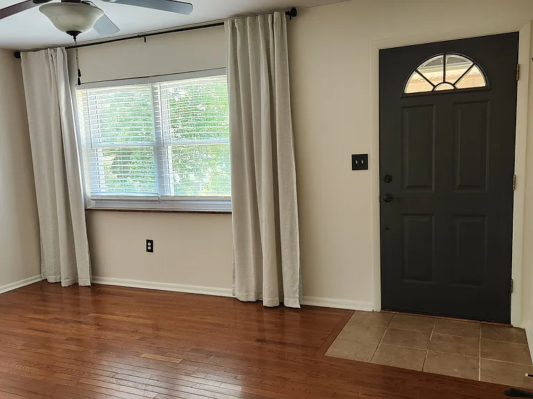 4512 Leslie Ave — Photo 2