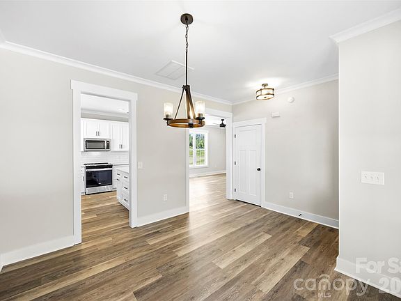 4th image of 1004 Speight Rd