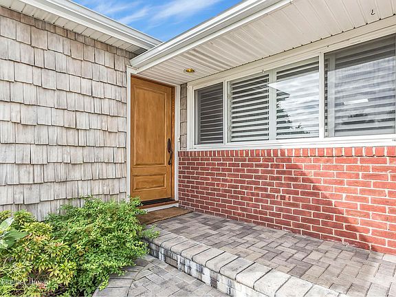 4th image of 89 Dartmouth Dr