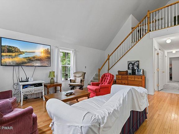 3rd image of 164 Lamplighter Ln