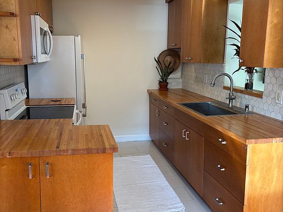 5th image of 215 E Lantana Rd APT B