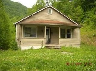 428 Sylvester Rd, Sylvester, WV 25193