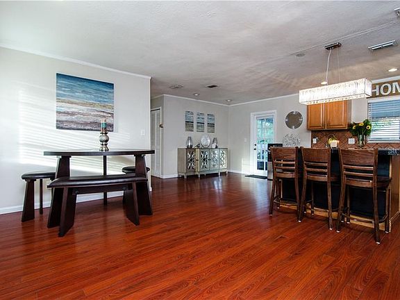 5th image of 2355 Beverly St