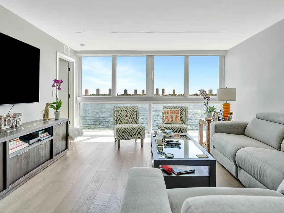 301 Lake Shore Dr #302