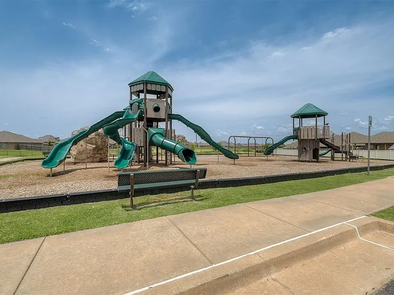 18500 Summer Grove Ave — Photo 32