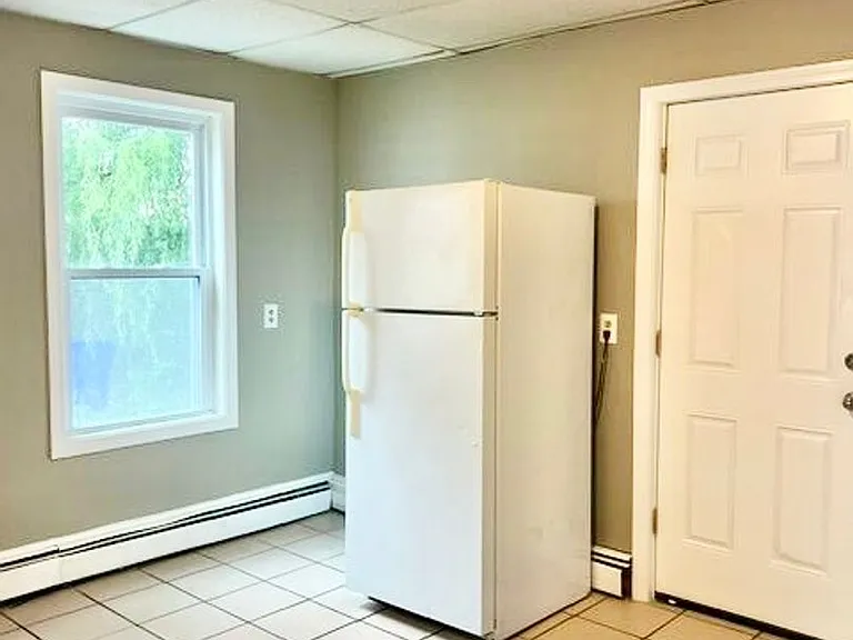22-24 Lawn Ave #1R — Photo 6