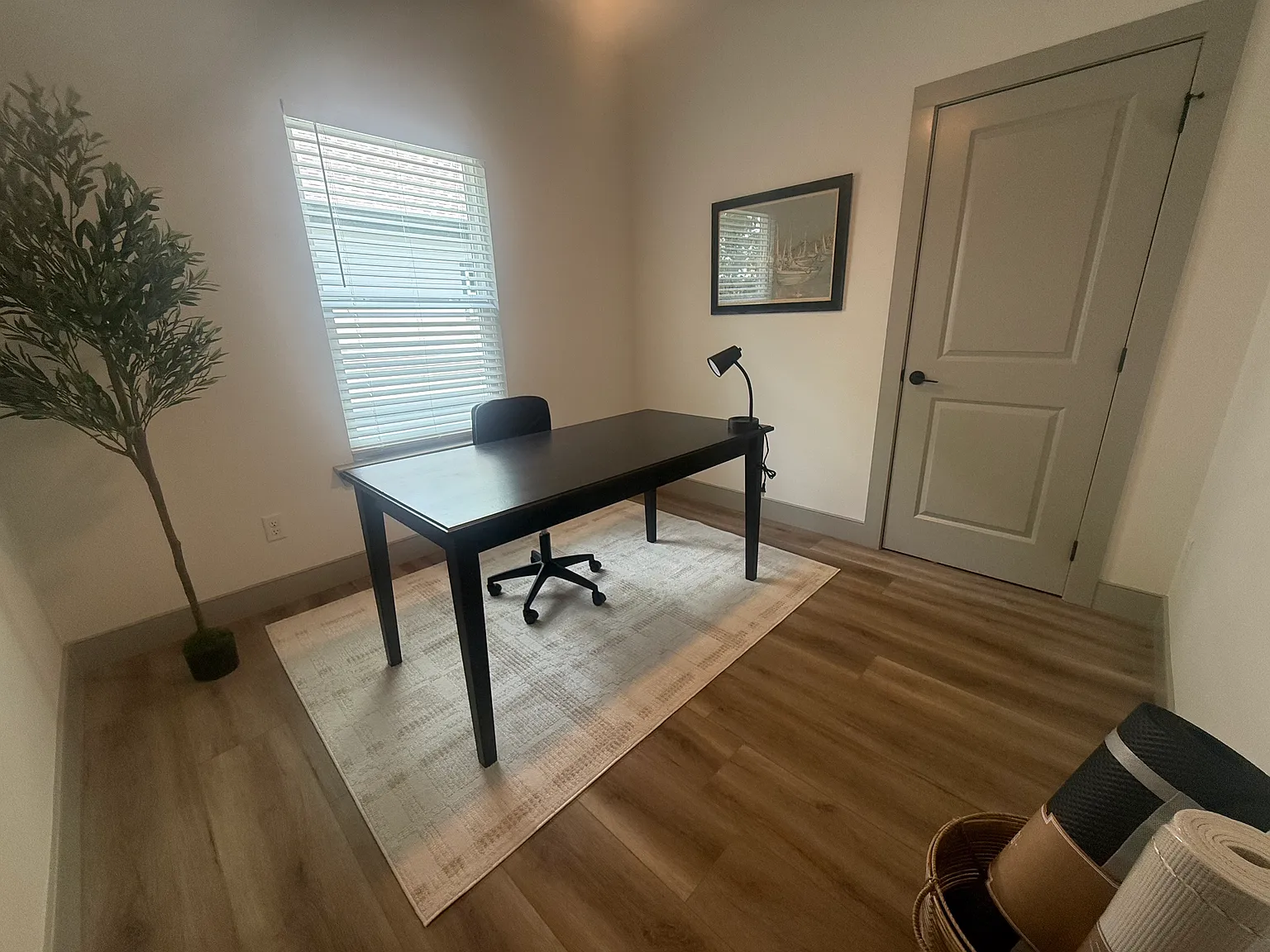 4 bed, 1211 sqft, $3,350 — Photo 4