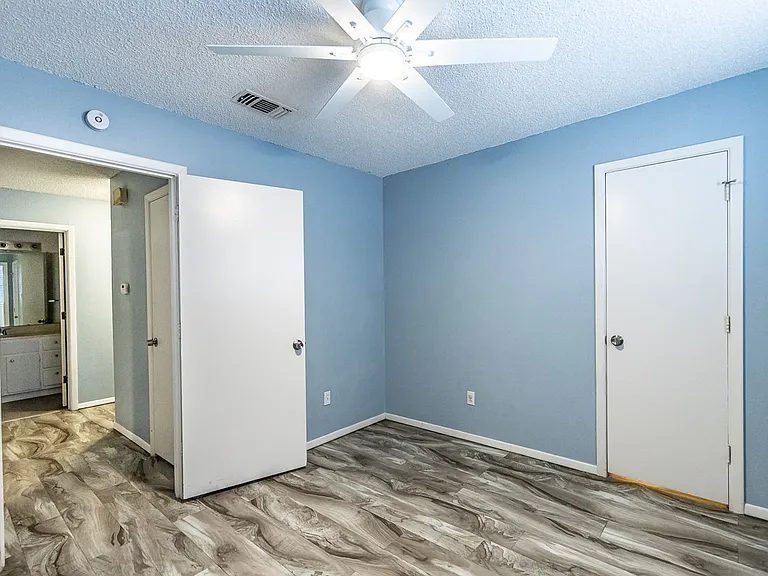 4305 52nd St — Photo 30