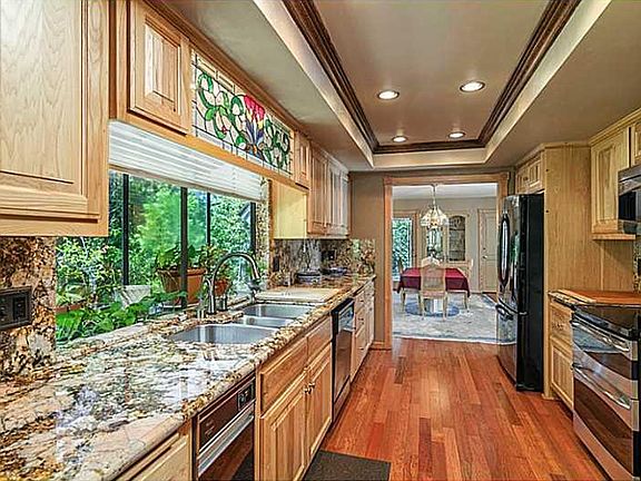 4th image of 28142 Geneva Ln
