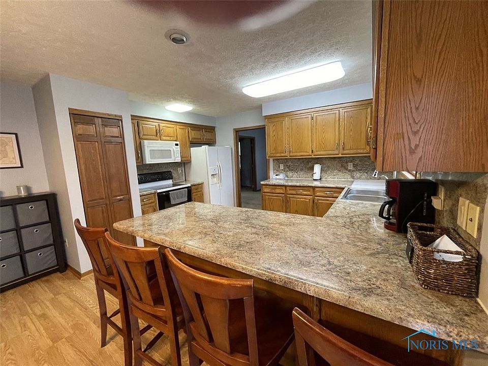 1741 W Meadowlake Dr, Tiffin, OH 44883 Zillow