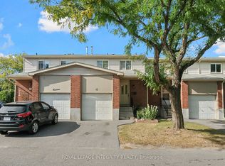 2415 Southvale Cres #13, Ottawa, ON K1B 4T9