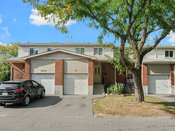 2415 Southvale Cres #13, Ottawa, ON K1B 4T9