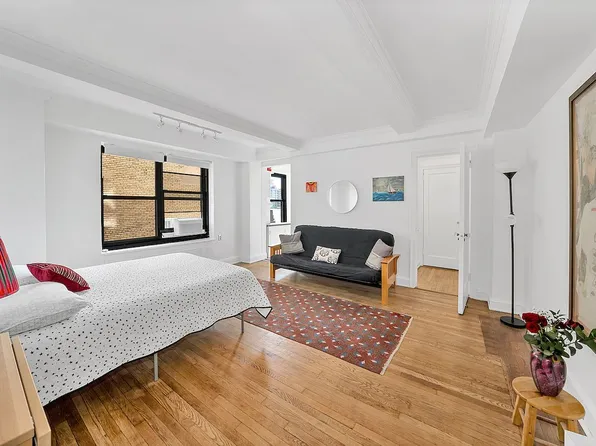 300 W 23rd St APT 9M, New York, NY 10011