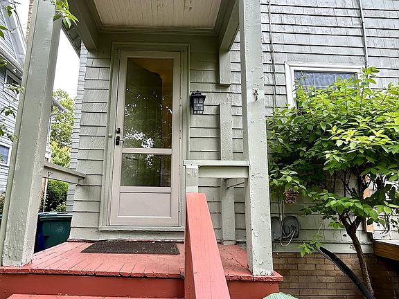 Private entrance and porch
