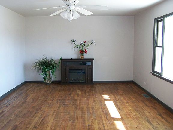 2nd image of 100 Shirley St