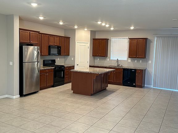 4th image of 942 Eldakey Dr