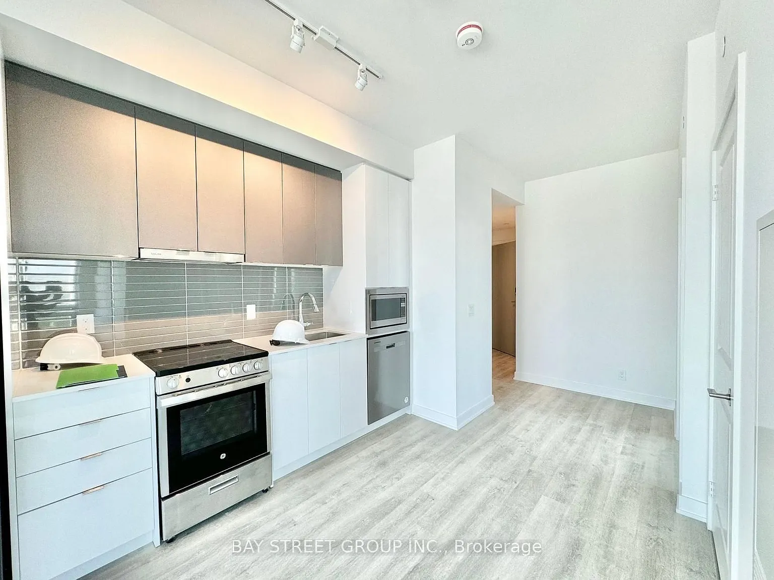2 bed, $2,300 — Photo 4