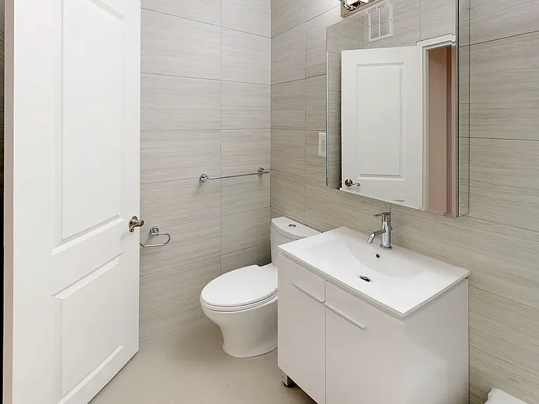501 Surf Ave #4 — Photo 6