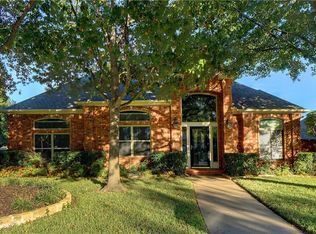 2820 Naples Dr, Hurst, TX 76054