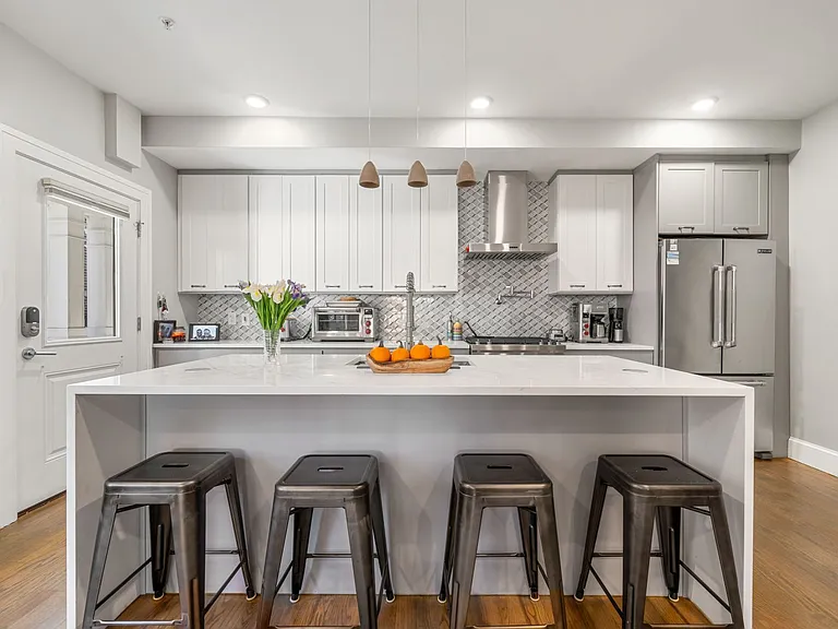 55 Hutchings St #4 — Photo 1