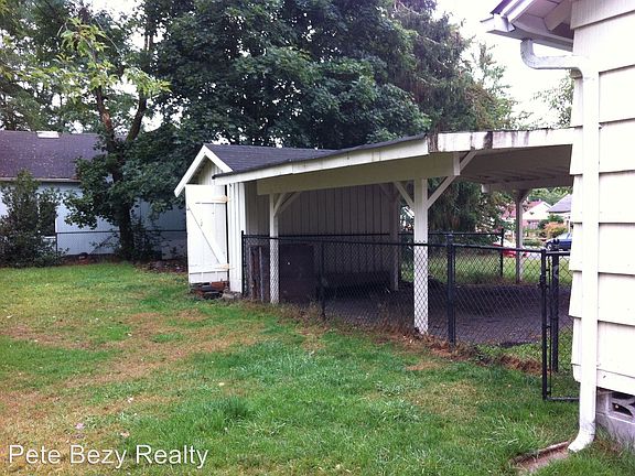 3rd image of 158 Keithahn St S