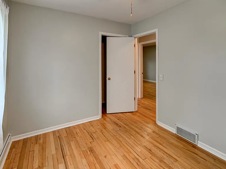 10 Bradford Ln — Photo 32