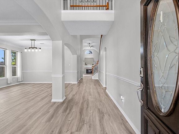 3rd image of 435 Twin Timbers Ln