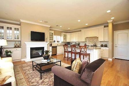 4th image of 802 Skycrest Dr