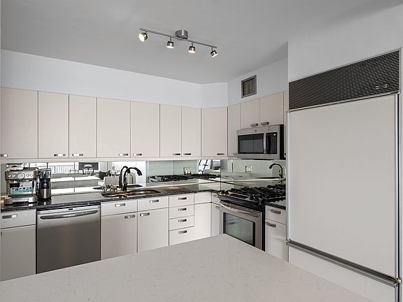5th image of 6 Horizon Rd APT 1605