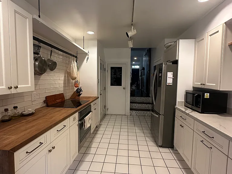 107 W Hill St — Photo 4