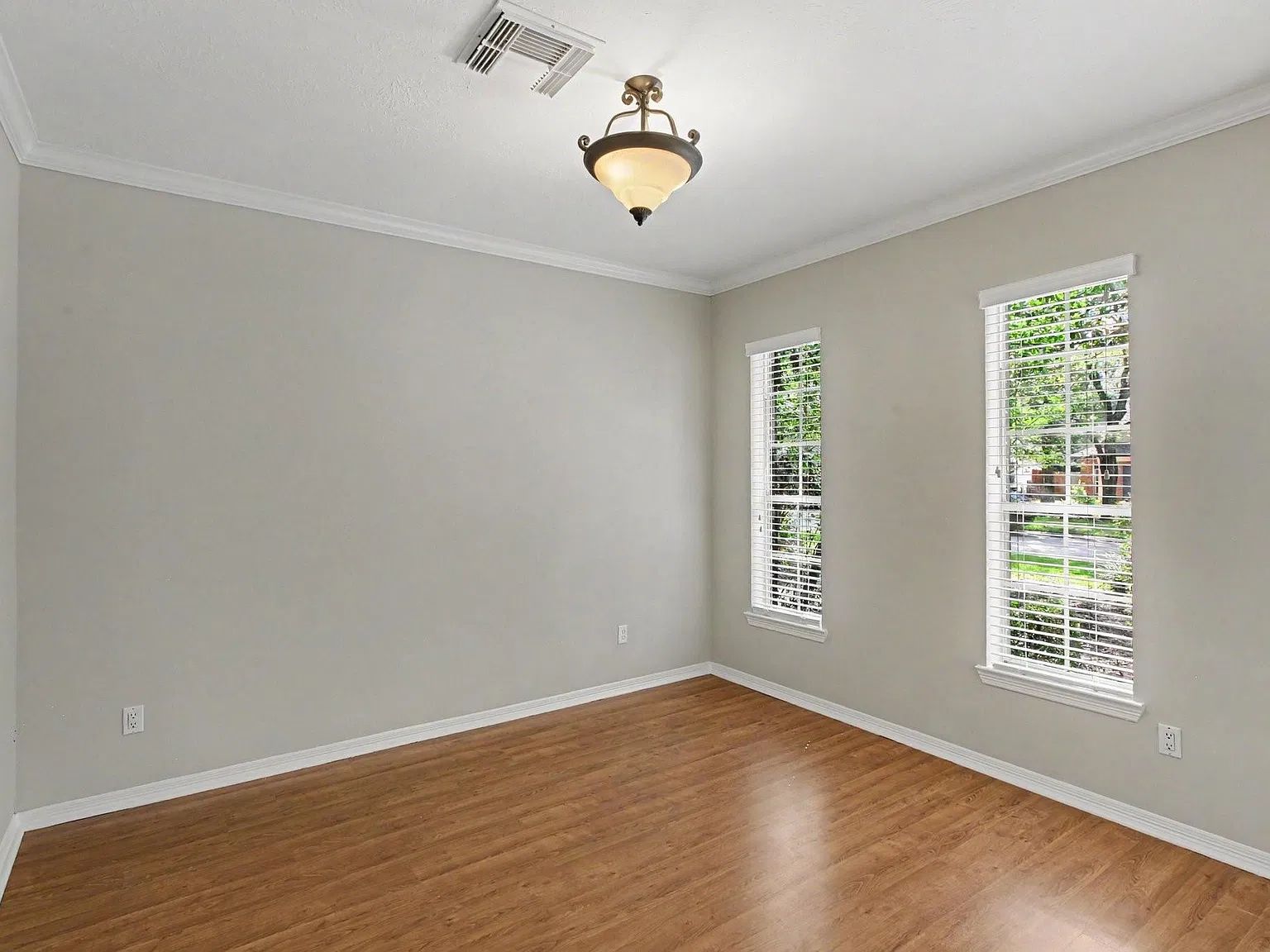 4 bed, 2.5 bath, 3002 sqft, $3,950 — Photo 3