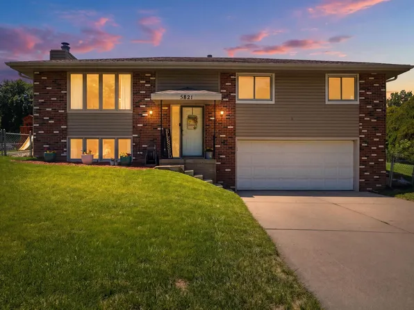 5821 Deerwood Dr, Lincoln, NE 68516