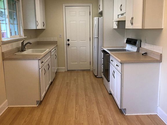 2nd image of 528 210th St SW
