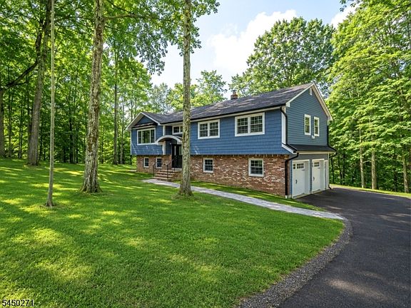 3rd image of 220 Brook Valley Rd