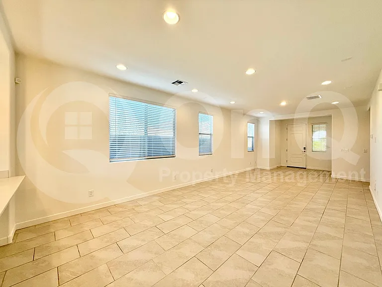 9432 W Roma Ave — Photo 14