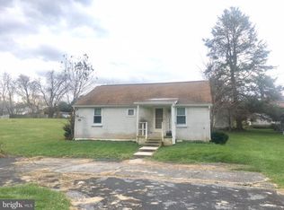 1098 Garver Ln, Chambersburg, PA 17202
