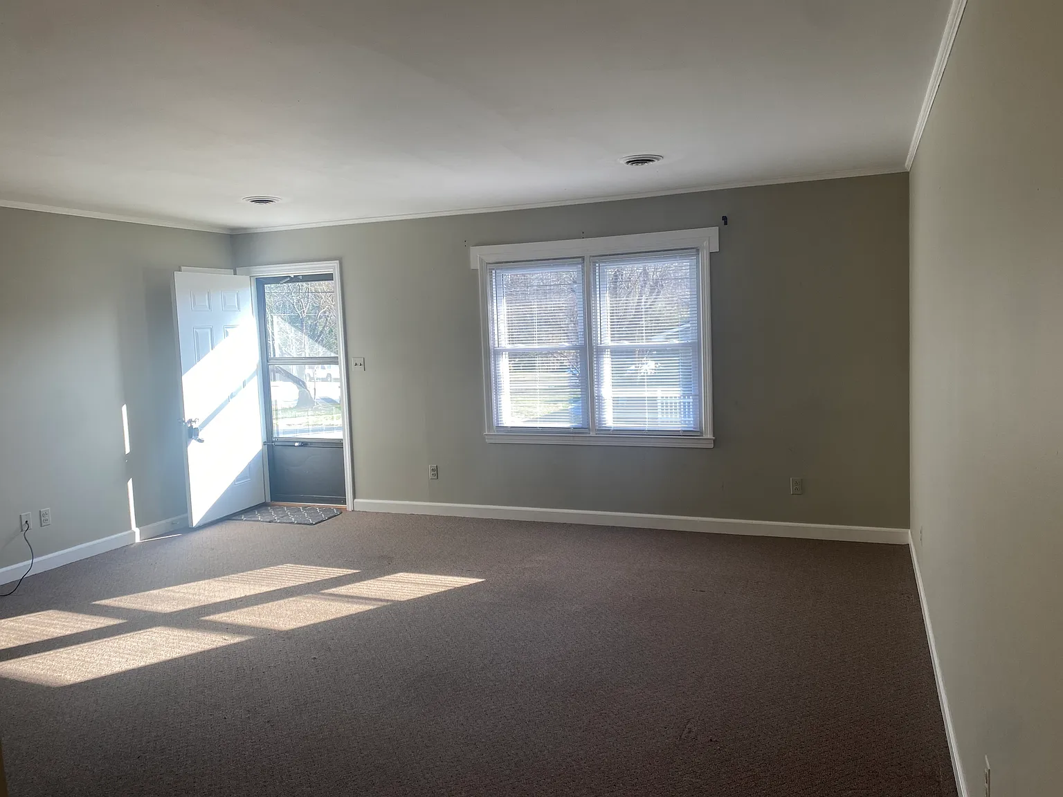 518 E Haymore St — Photo 2
