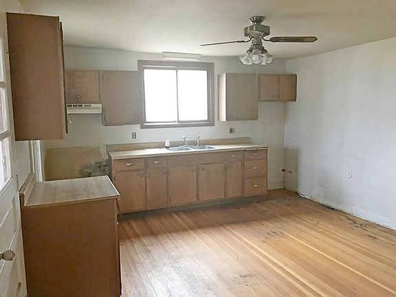 4th image of 345 N Washington St