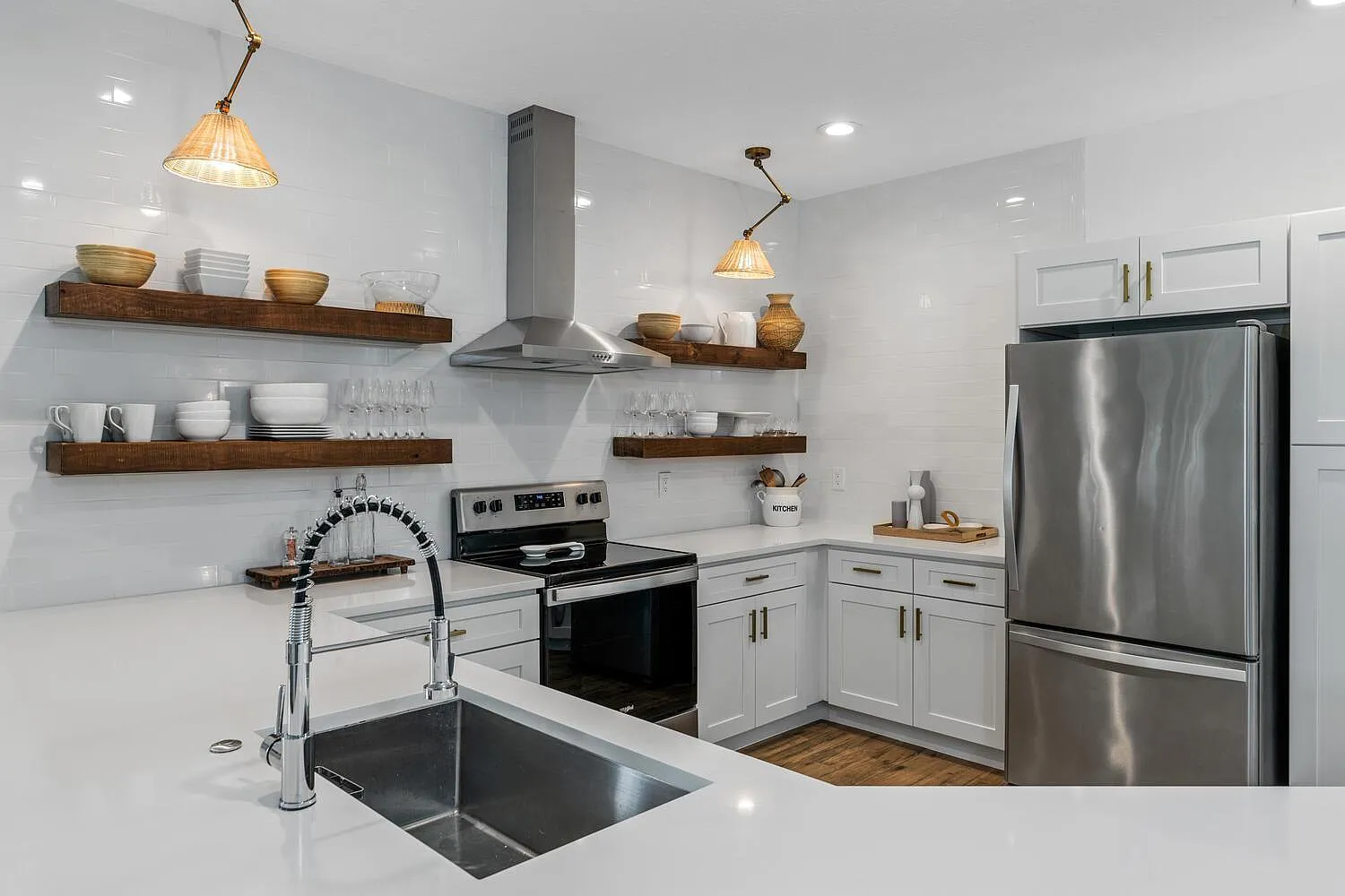 3 bed, 2.5 bath, 1755 sqft, $8,000 — Photo 4