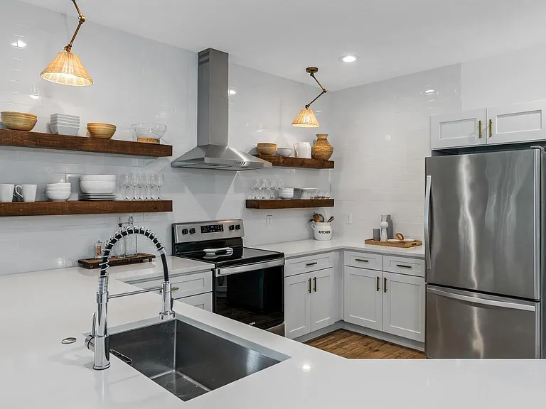 13531 Fountain View Blvd — Photo 4