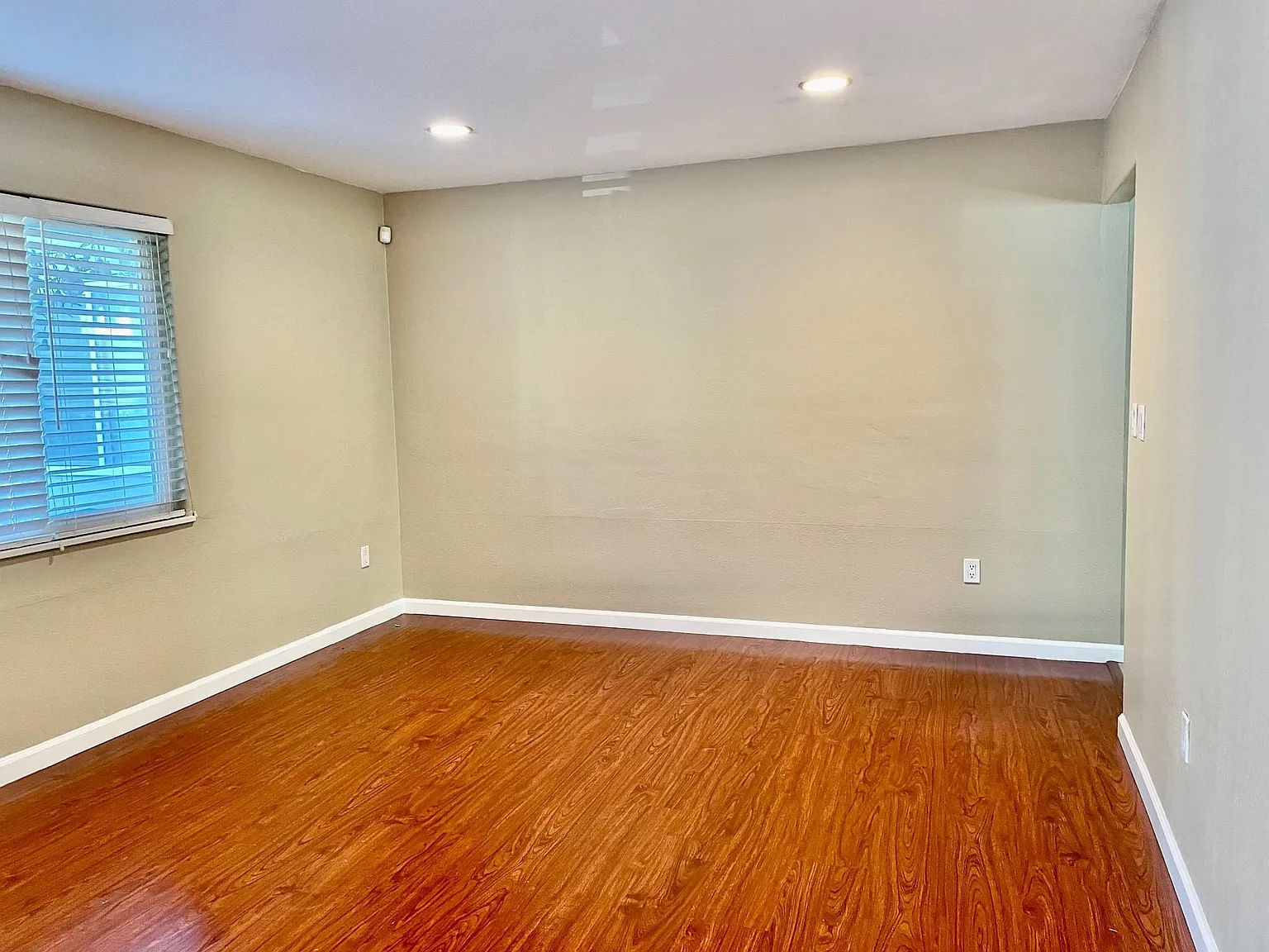 2 bed, 800 sqft, $2,200 — Photo 4