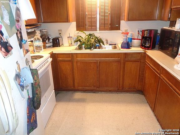 4th image of 4435 Tropical Dr
