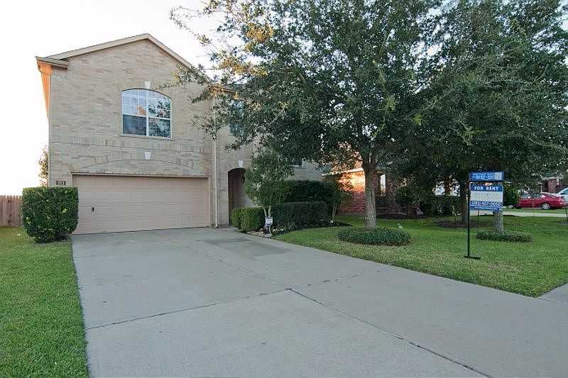 1st image of 411 Abbey Ln