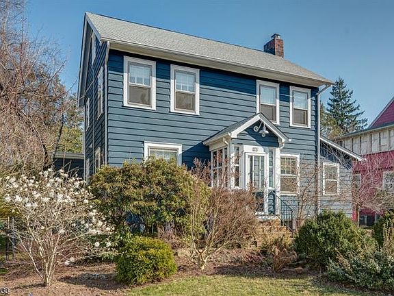 2nd image of 132 College Pl