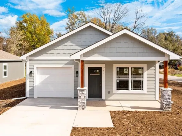 741 S Cherry St, Ottawa, KS 66067