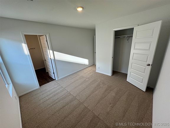 5th image of 9 Rose Ave