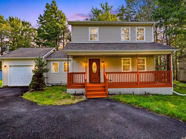 1070 Country Place Dr, Tobyhanna, PA 18466