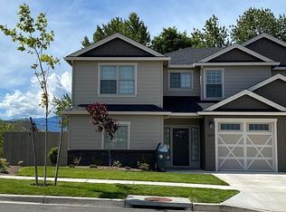 3874 Creek View Dr, Medford, OR 97504